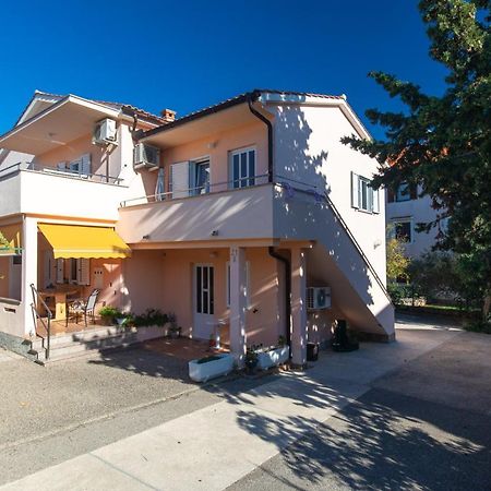 2-Bedroom Krk Apartment - Near Krk Beaches & Town! Крк Экстерьер фото