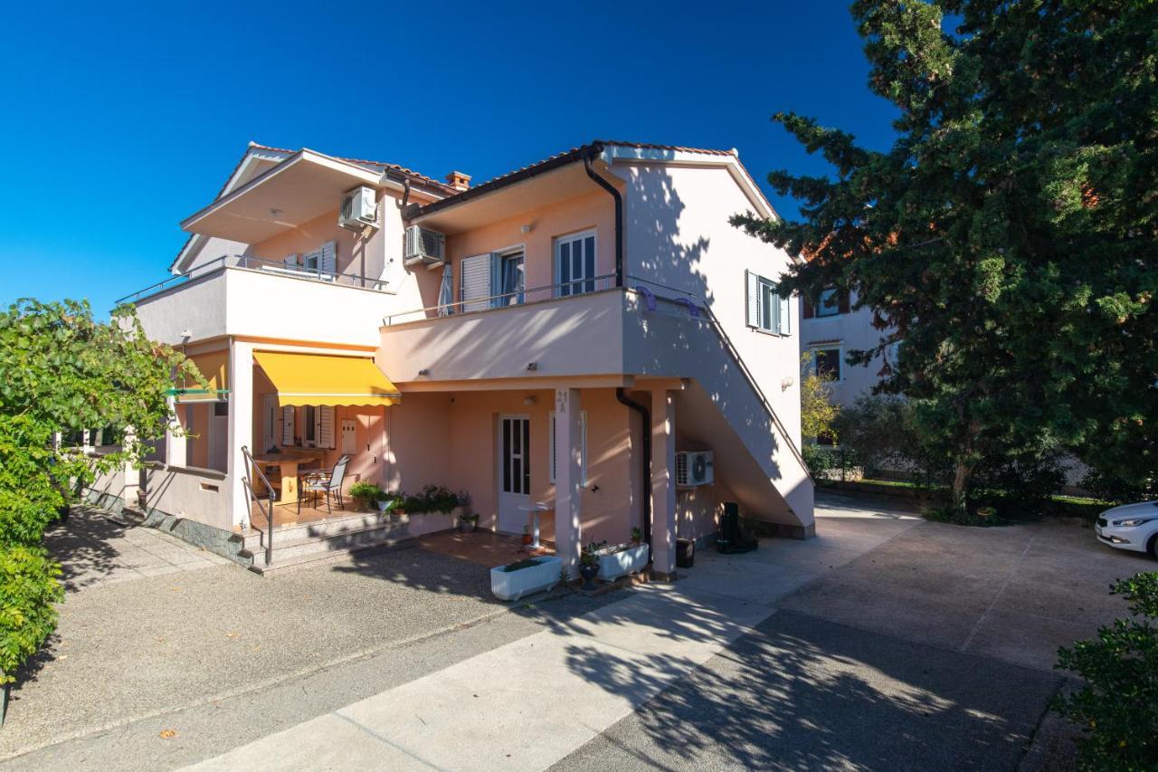 2-Bedroom Krk Apartment - Near Krk Beaches & Town! Крк Экстерьер фото