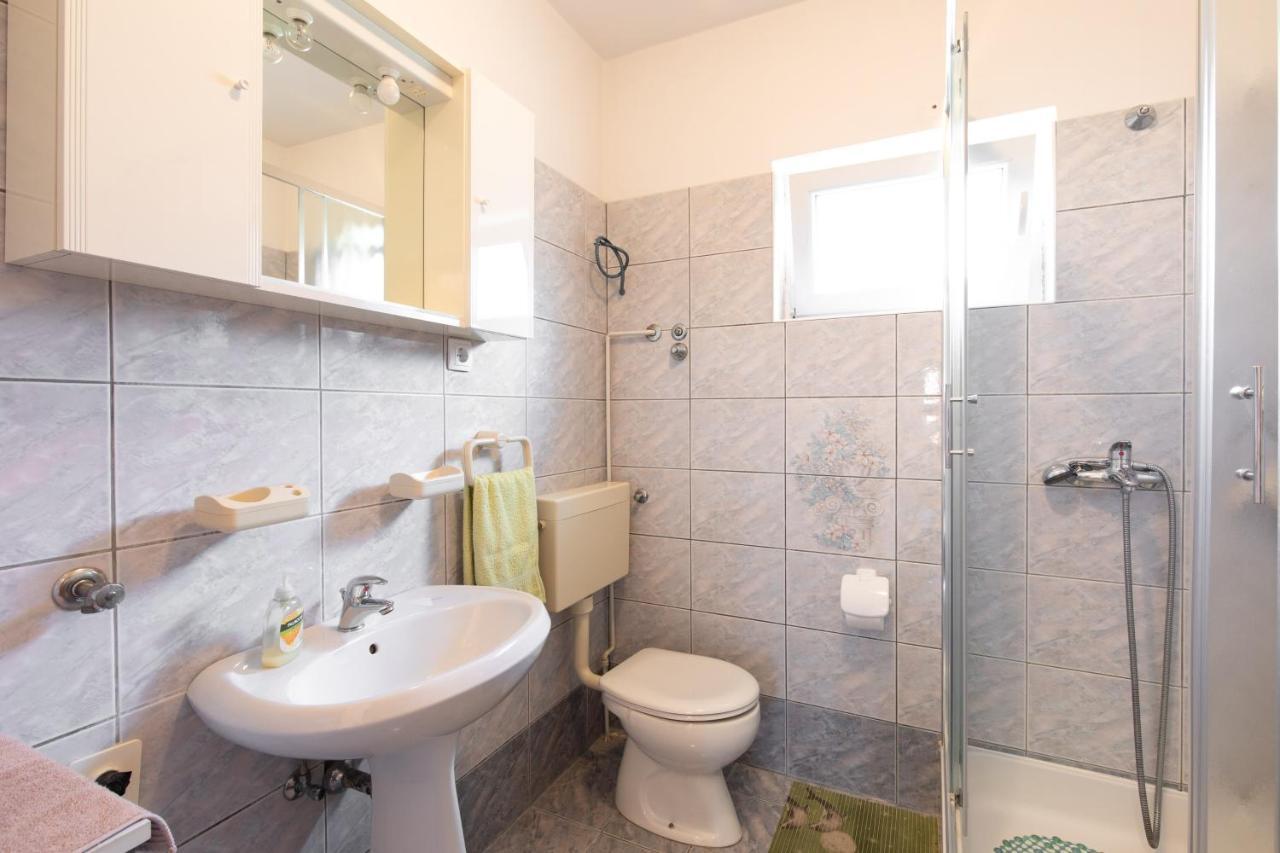 2-Bedroom Krk Apartment - Near Krk Beaches & Town! Крк Экстерьер фото