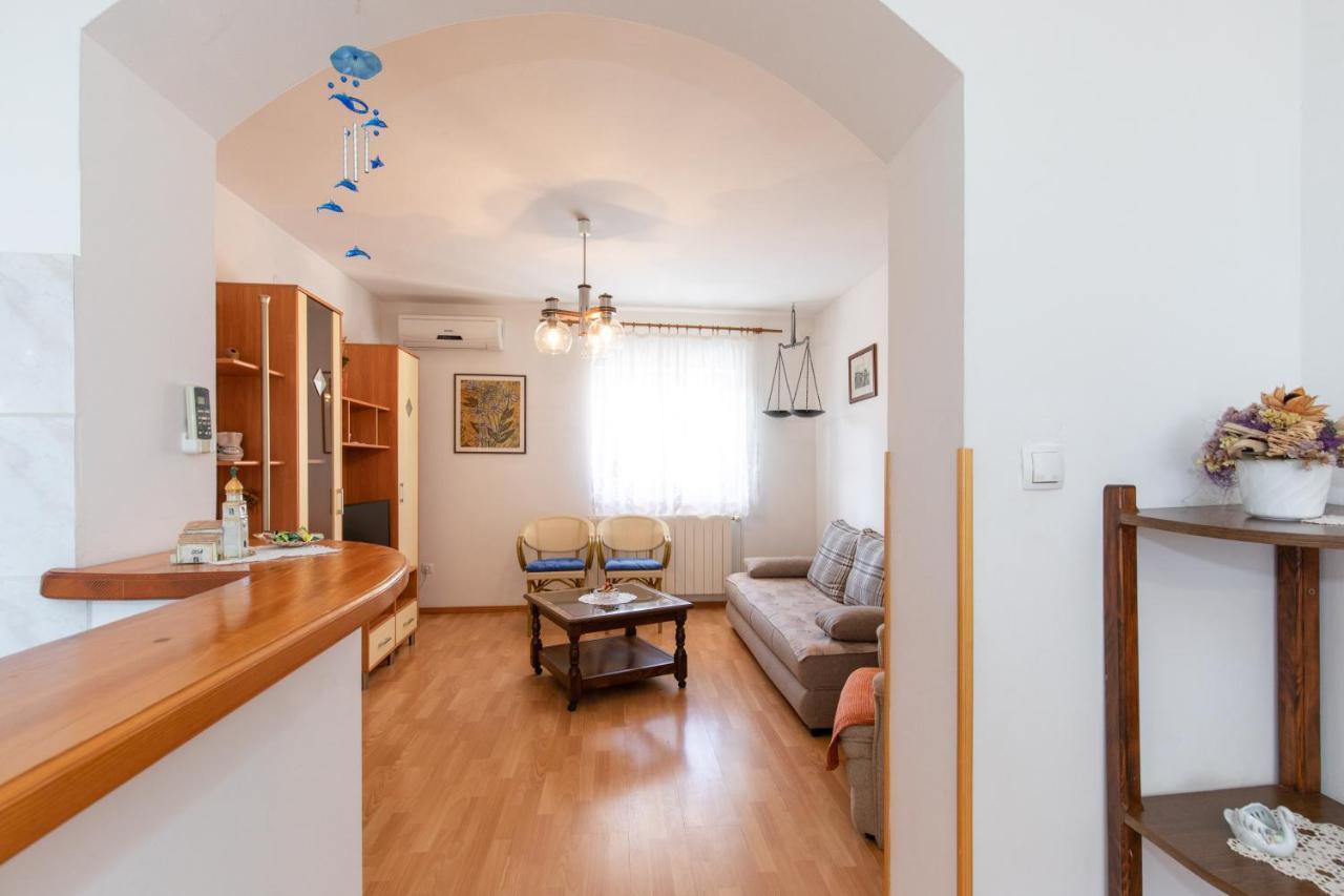 2-Bedroom Krk Apartment - Near Krk Beaches & Town! Крк Экстерьер фото