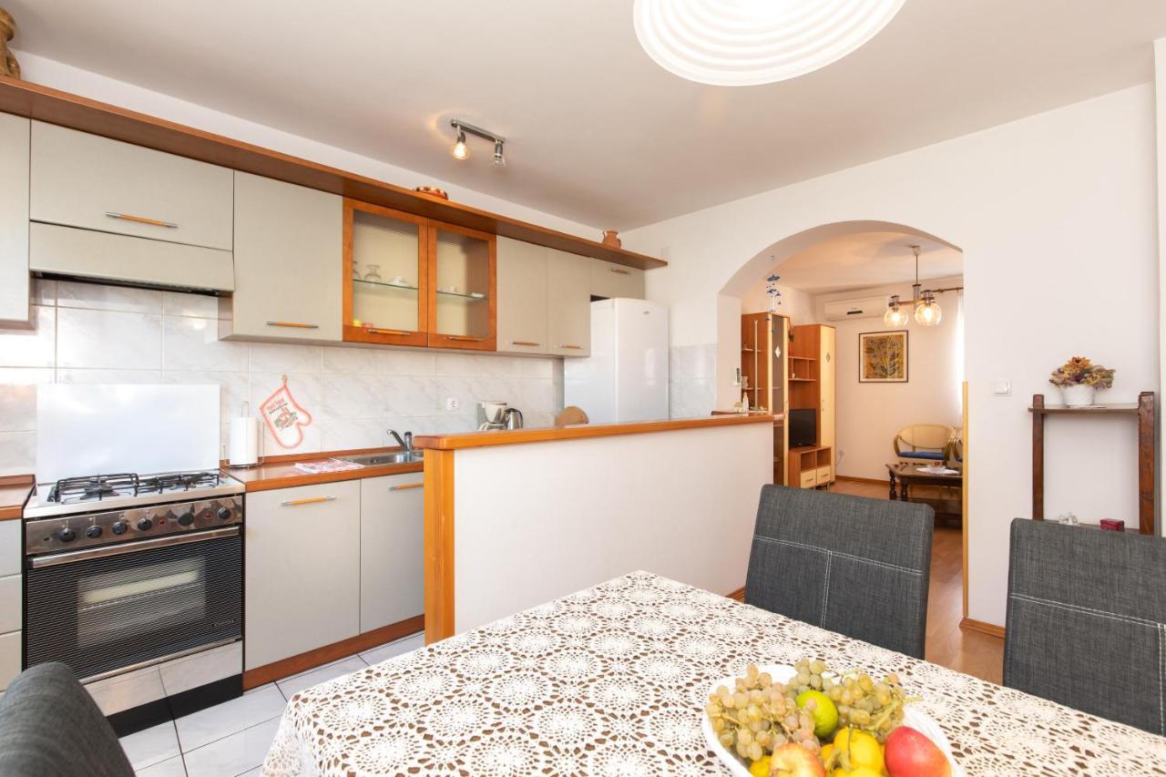 2-Bedroom Krk Apartment - Near Krk Beaches & Town! Крк Экстерьер фото